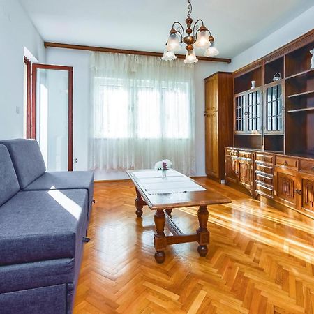 Lovely Apartment In Podstrana With Kitchen ภายนอก รูปภาพ