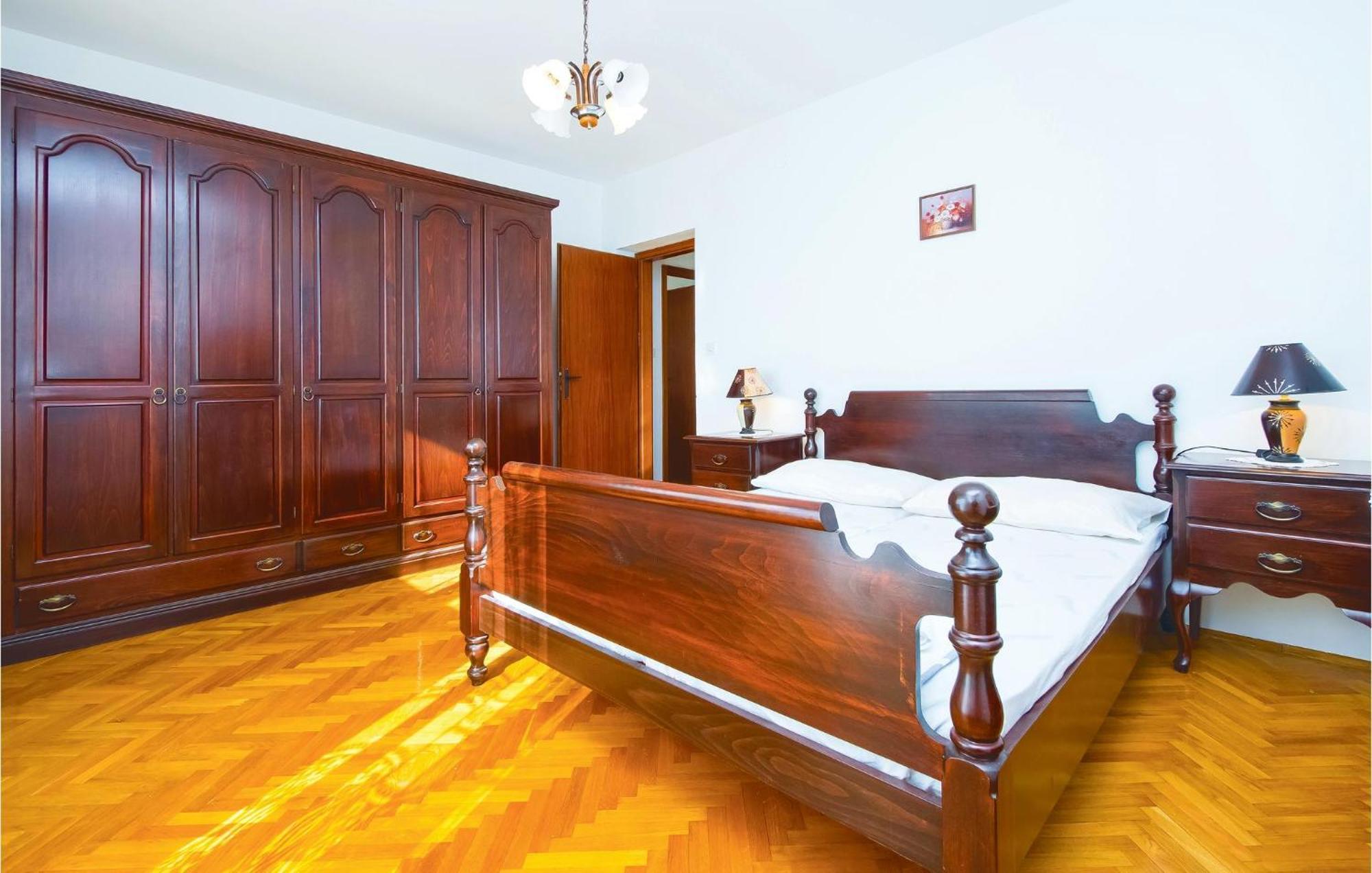 Lovely Apartment In Podstrana With Kitchen ภายนอก รูปภาพ