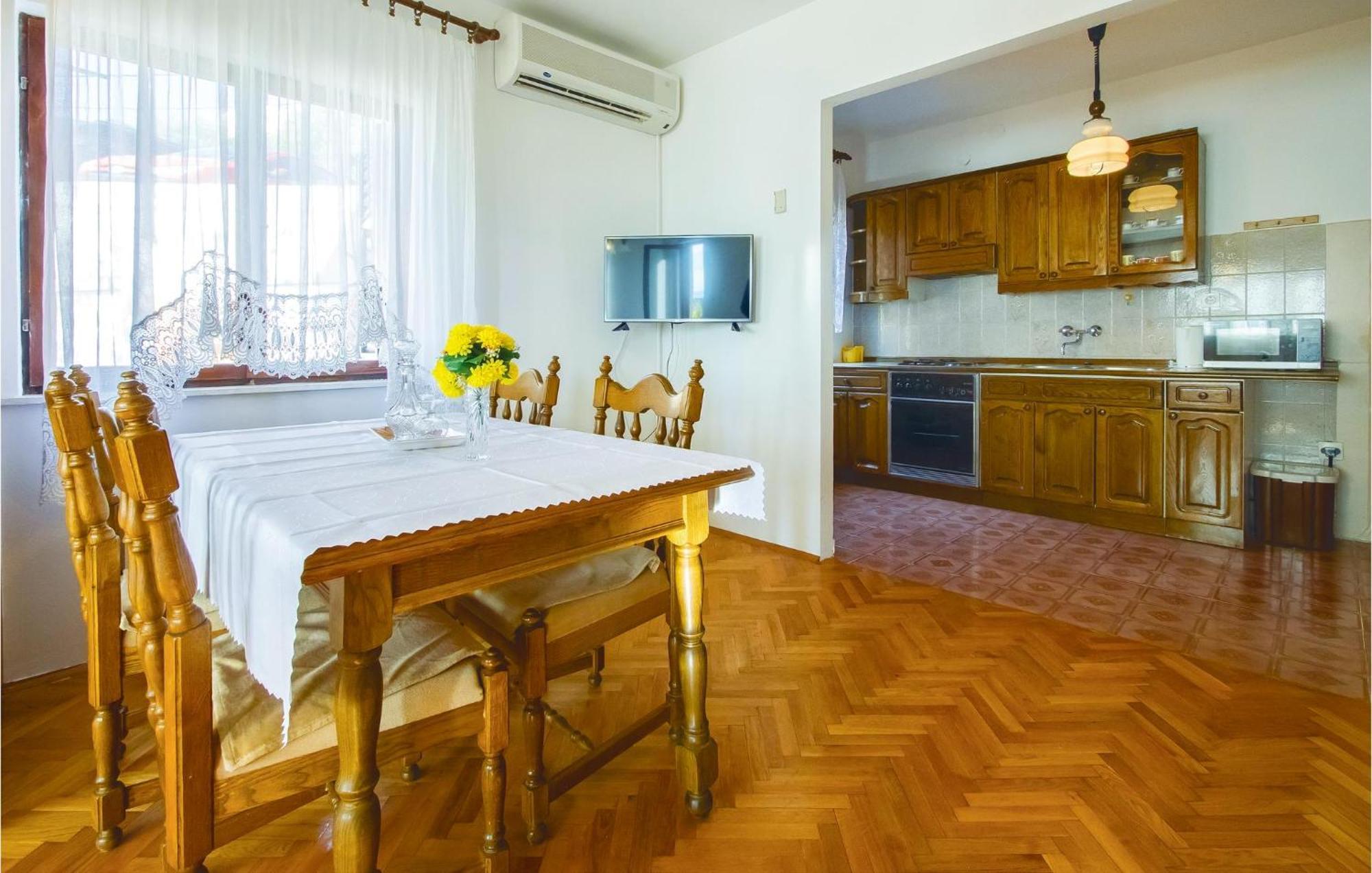 Lovely Apartment In Podstrana With Kitchen ภายนอก รูปภาพ