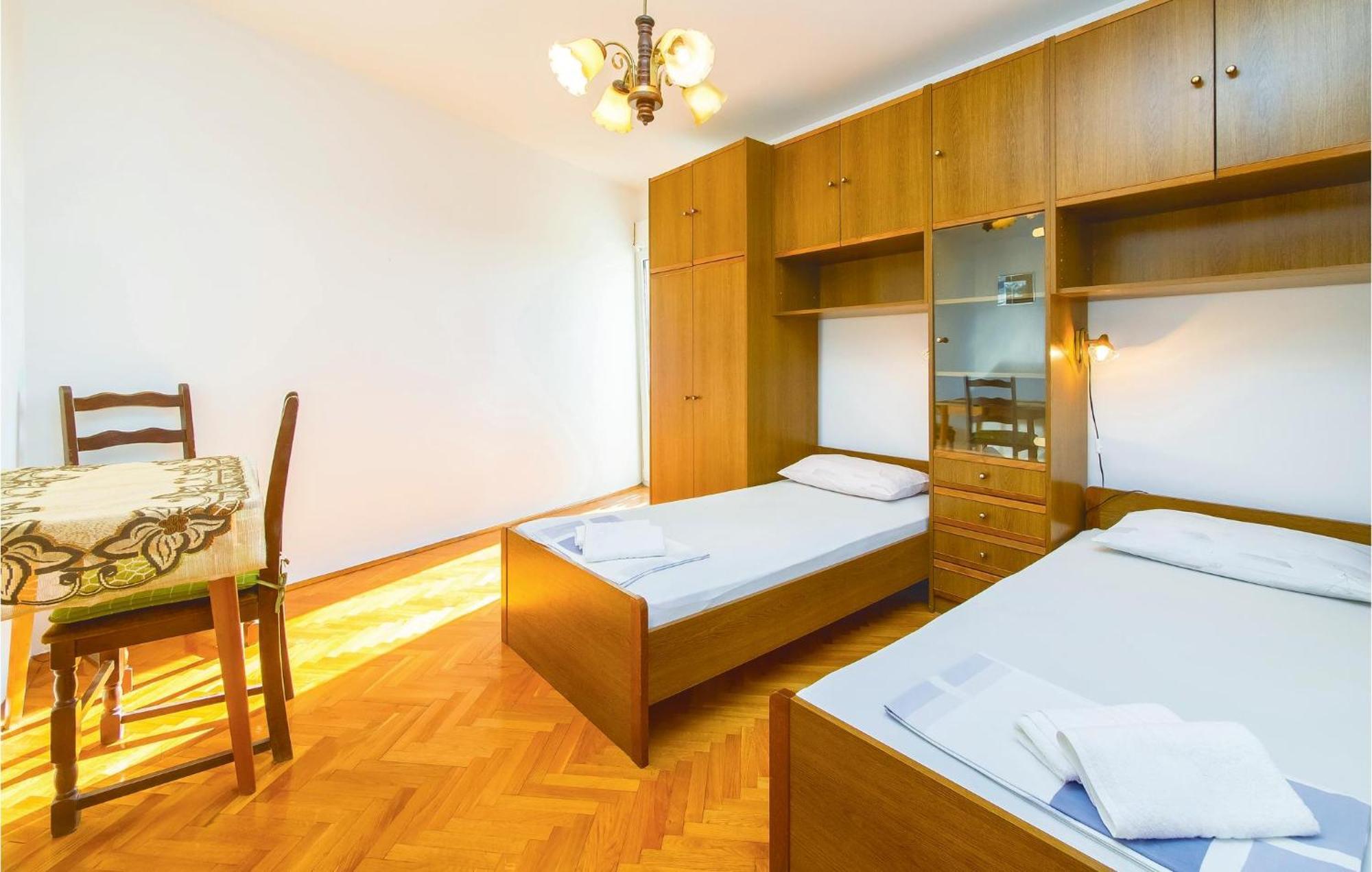 Lovely Apartment In Podstrana With Kitchen ภายนอก รูปภาพ