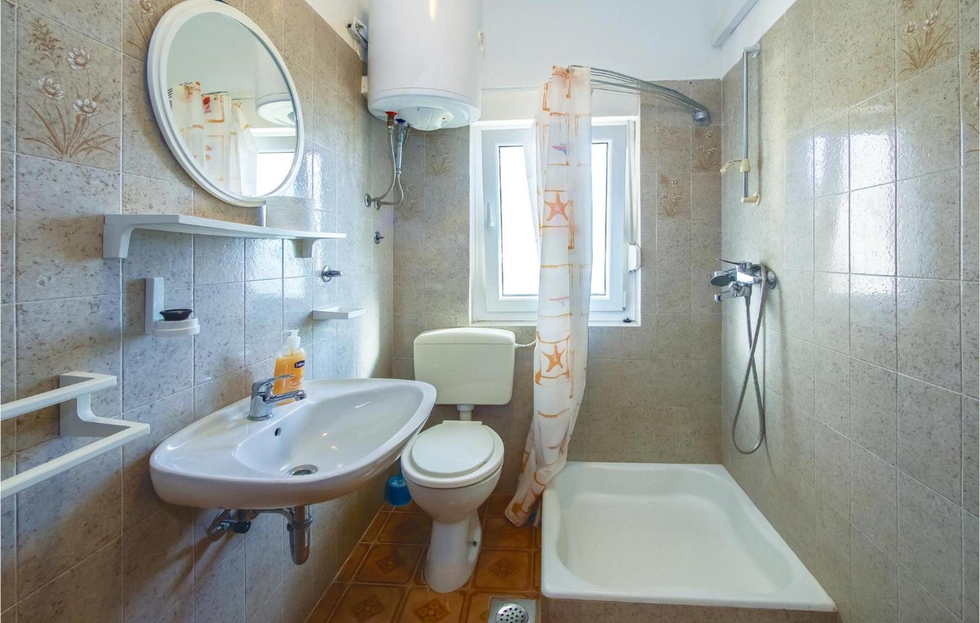 Lovely Apartment In Podstrana With Kitchen ภายนอก รูปภาพ