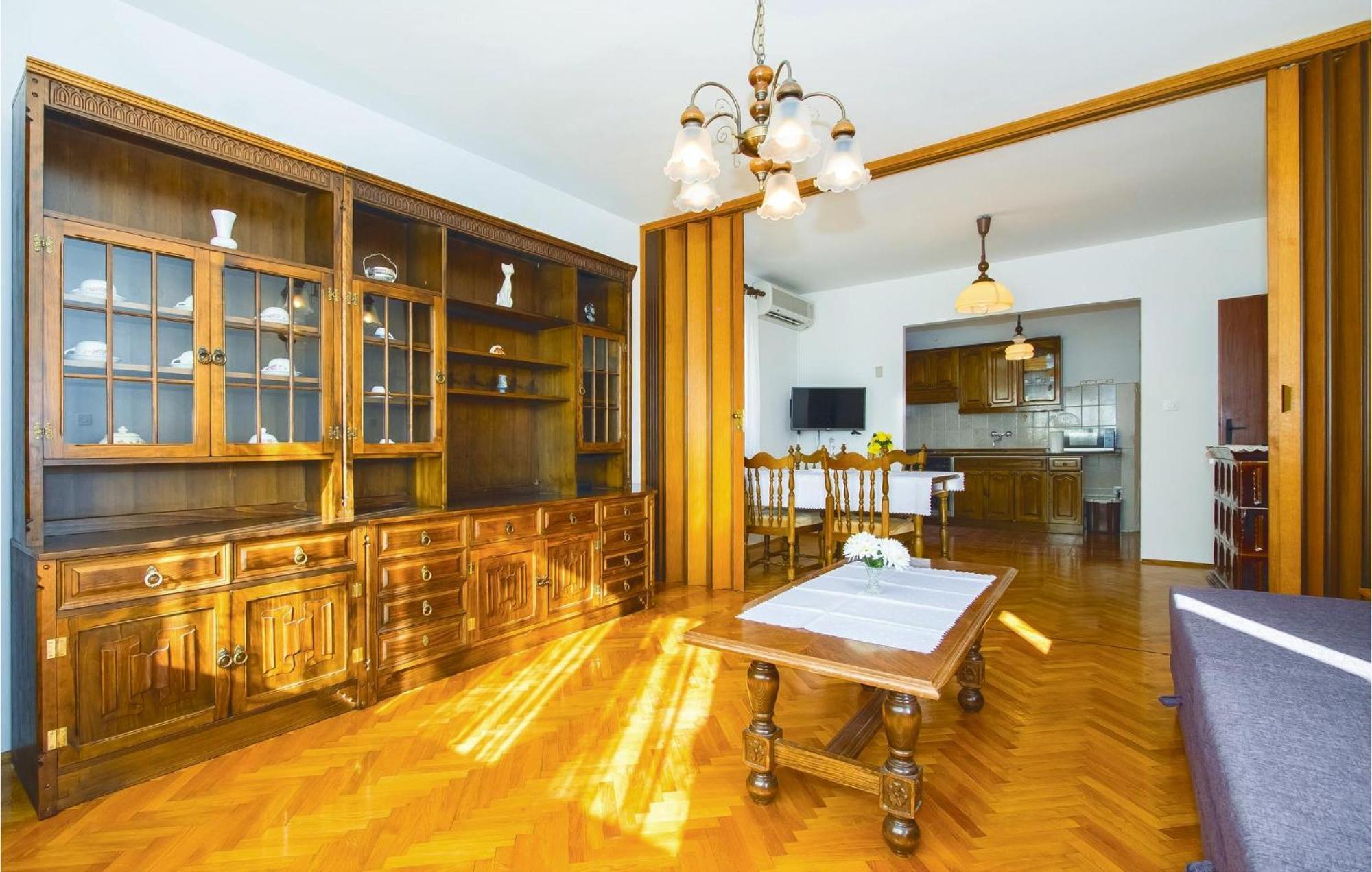 Lovely Apartment In Podstrana With Kitchen ภายนอก รูปภาพ