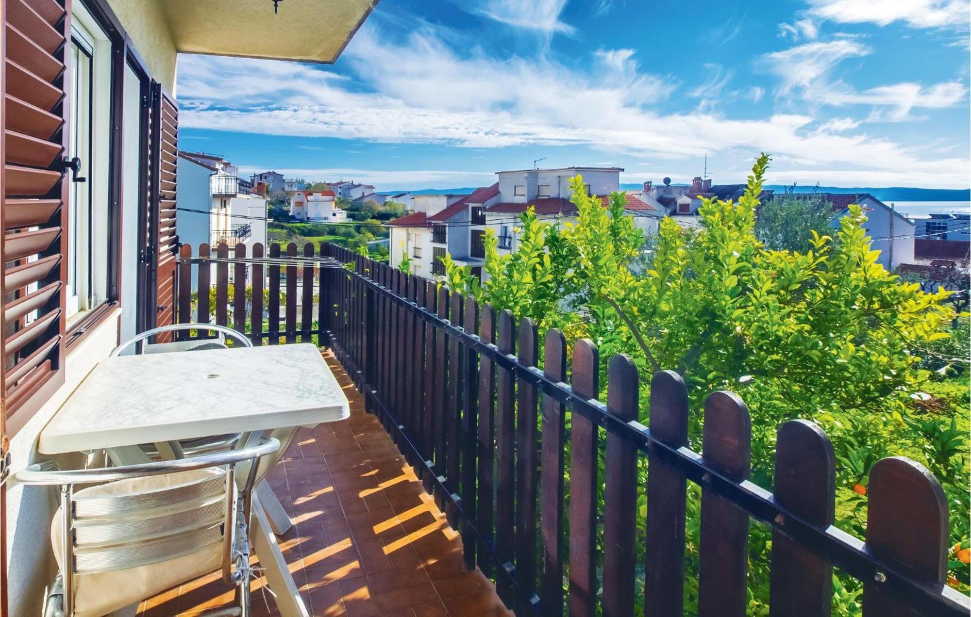 Lovely Apartment In Podstrana With Kitchen ภายนอก รูปภาพ
